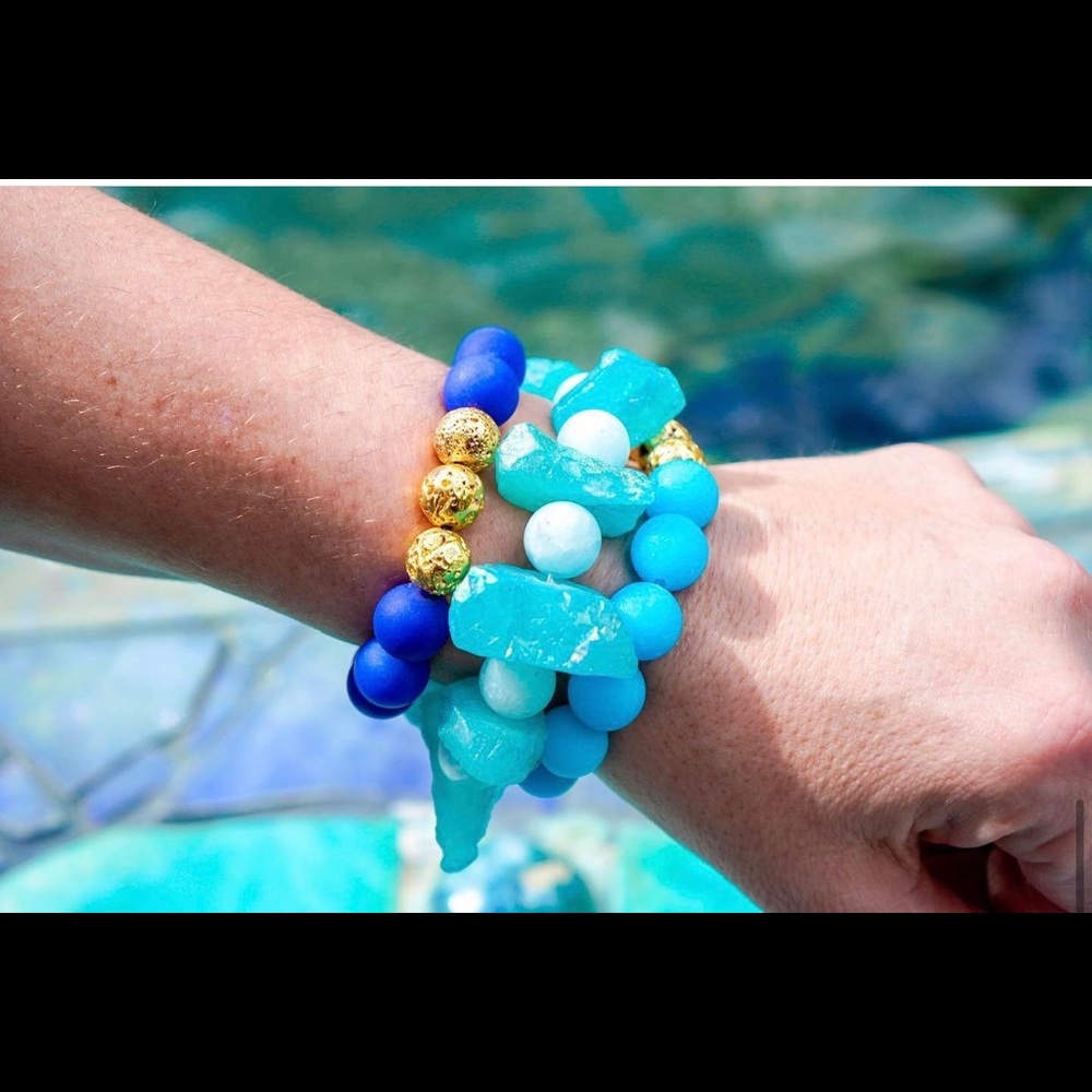 Women’s blue crystal aura quartz bracelet. One size - Picture 2 of 2